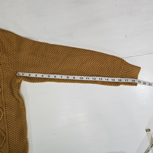 Old Navy gold cable knit sweater women's size medium - Picture 7 of 10